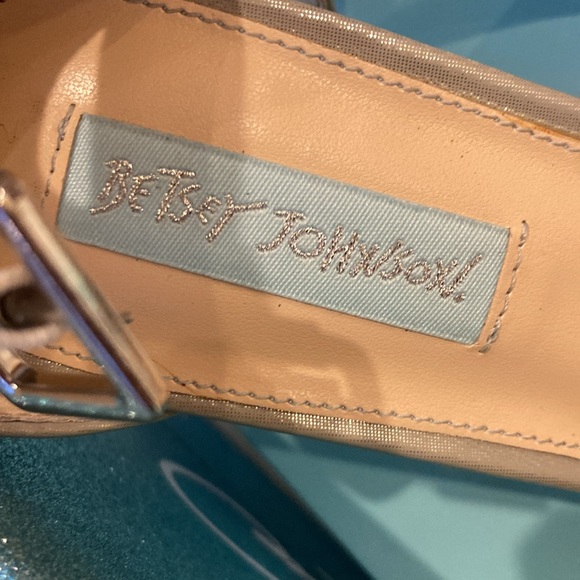 ❤️- NIB! New Listing! BETSY JOHNSON Juno Strappy Sanadal Silver 8.5 - Picture 5 of 16